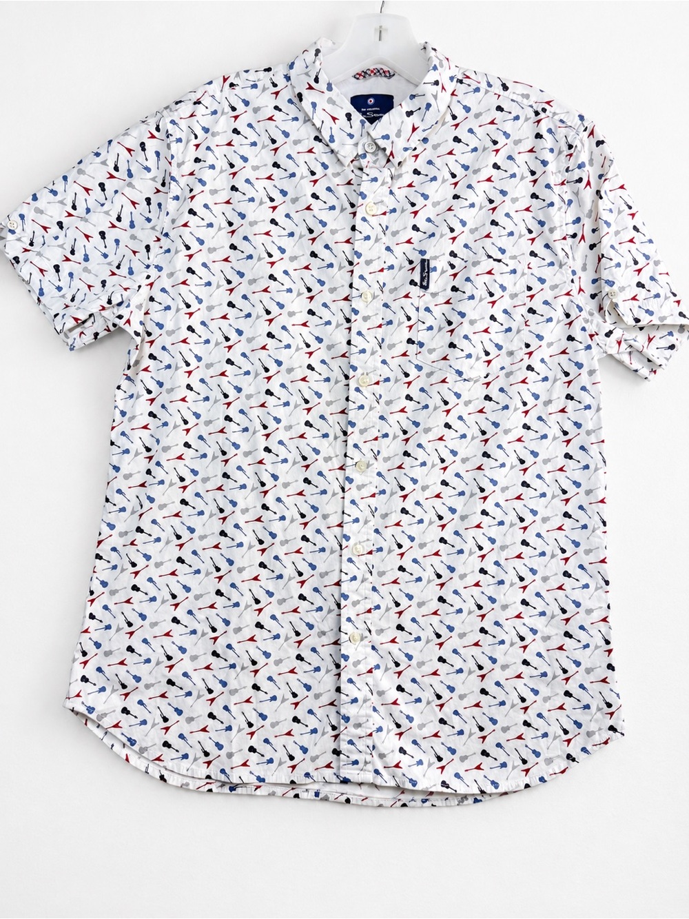 Ben Sherman White Short-Sleeve Button-Down Shirt with Red & Blue Print size L